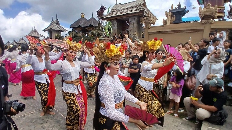 pembukaan festival