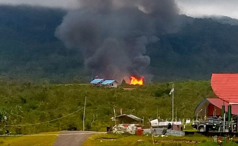 sekolah dibakar