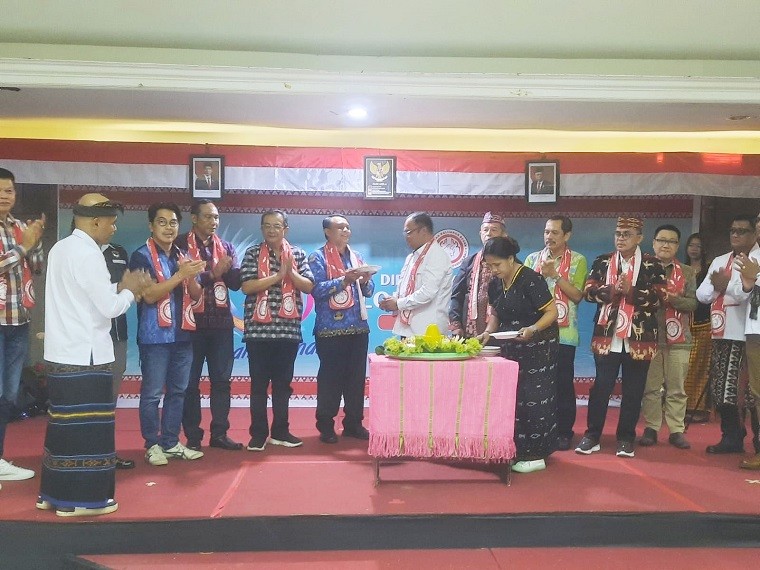 potong tumpeng