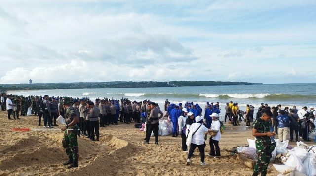 bersih pantai1