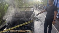 mobil terbakar