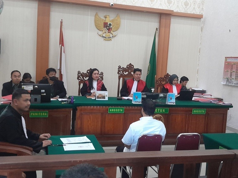 sidang pembunuhan