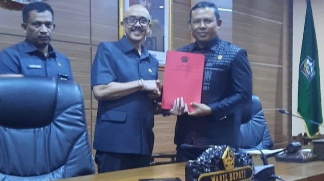 rapat dprd2
