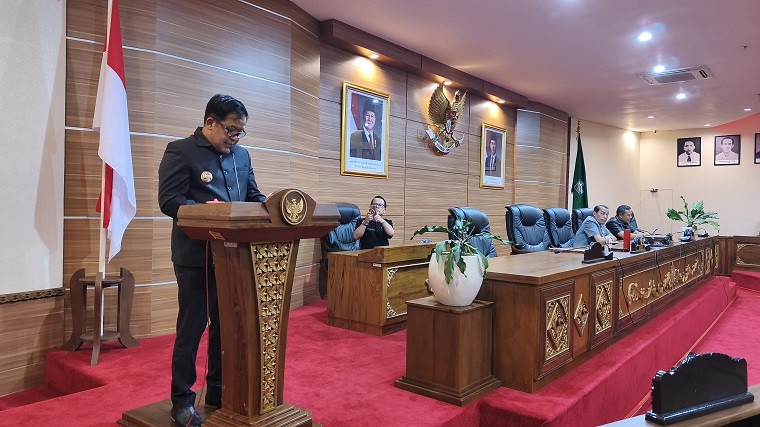 rapat paripurna