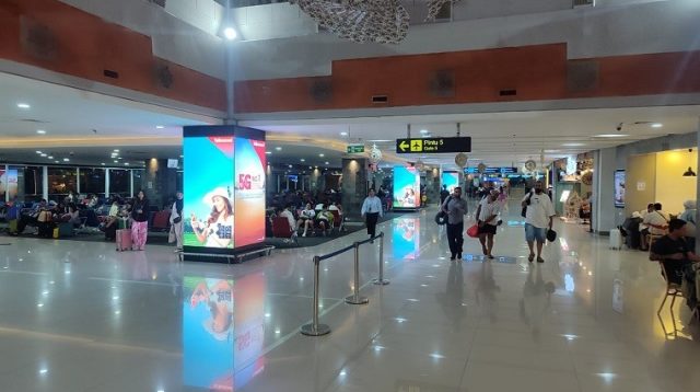 penumpang bandara