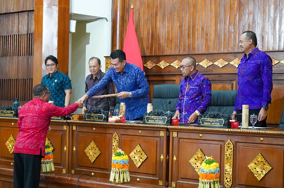 rapat paripurna1