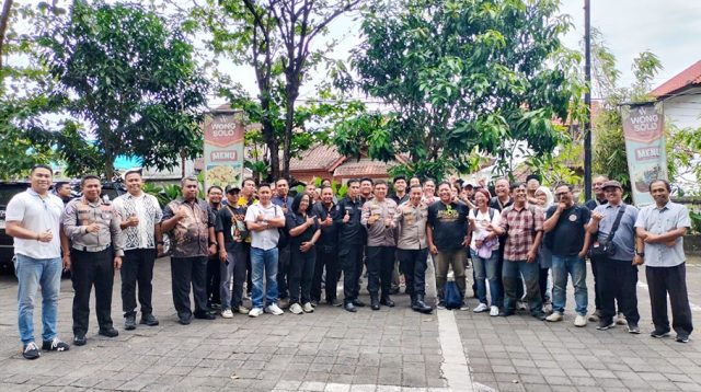 gathering1