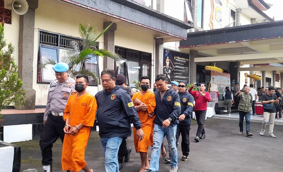 tiga tersangka1