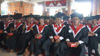 lansia wisuda1