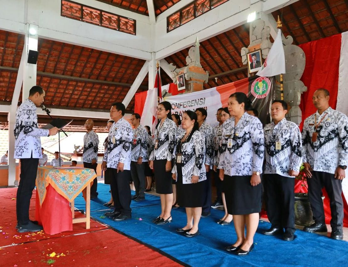 wabup tjok surya buka koncab xxiii pgri dawan.