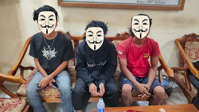 curi besi curi besi