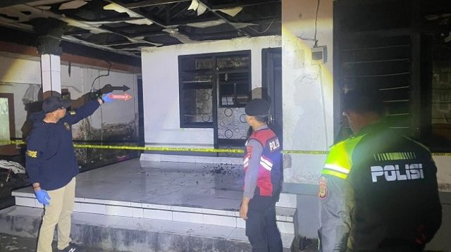 rumah terbakar1