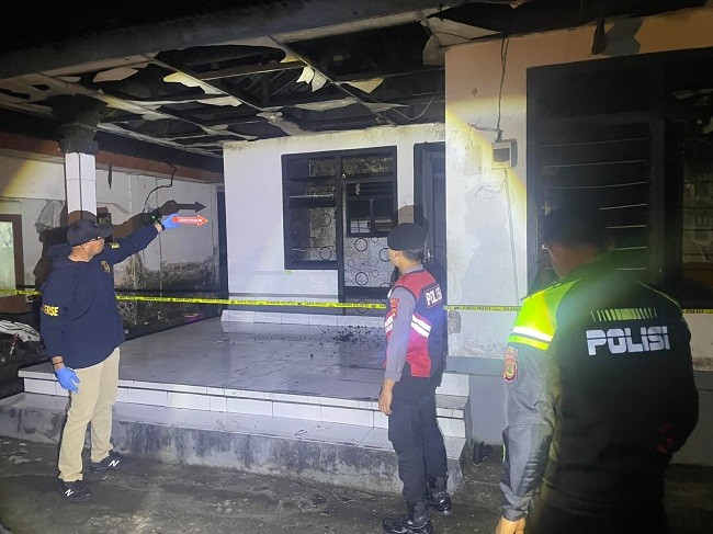 rumah terbakar1 rumah terbakar1