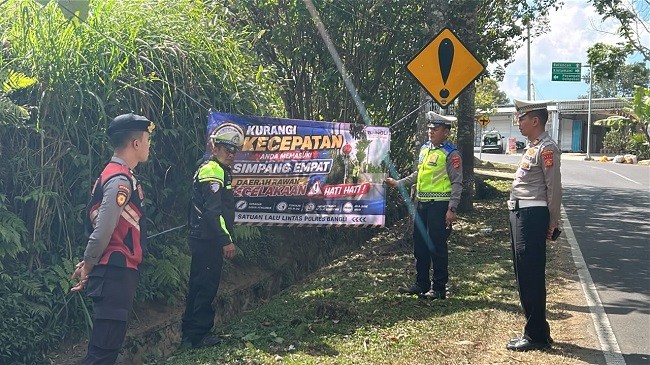 pasang spanduk1