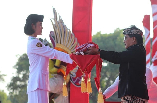 penurunan bendera1