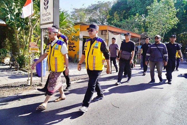 tinjau jalan