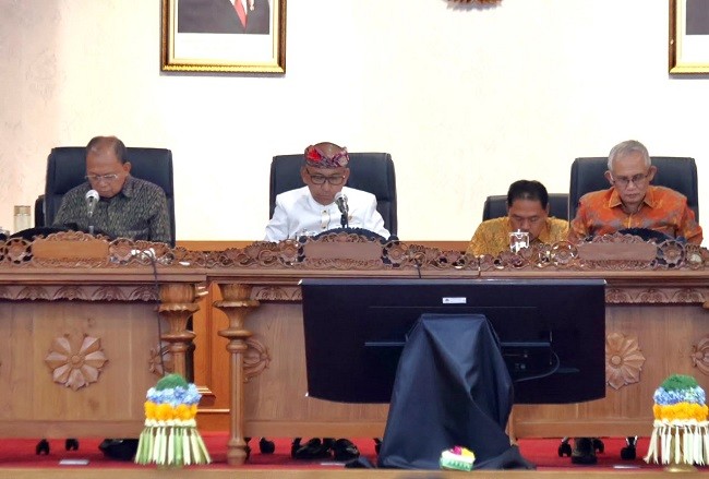 dprd rapat1 dprd rapat1