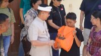 serahkan bantuan