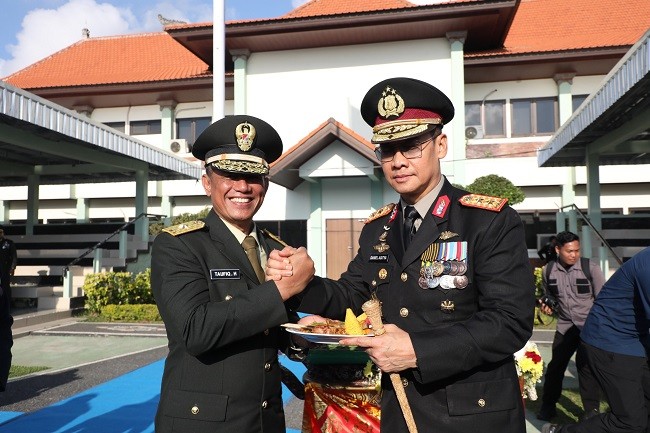 hut tni1